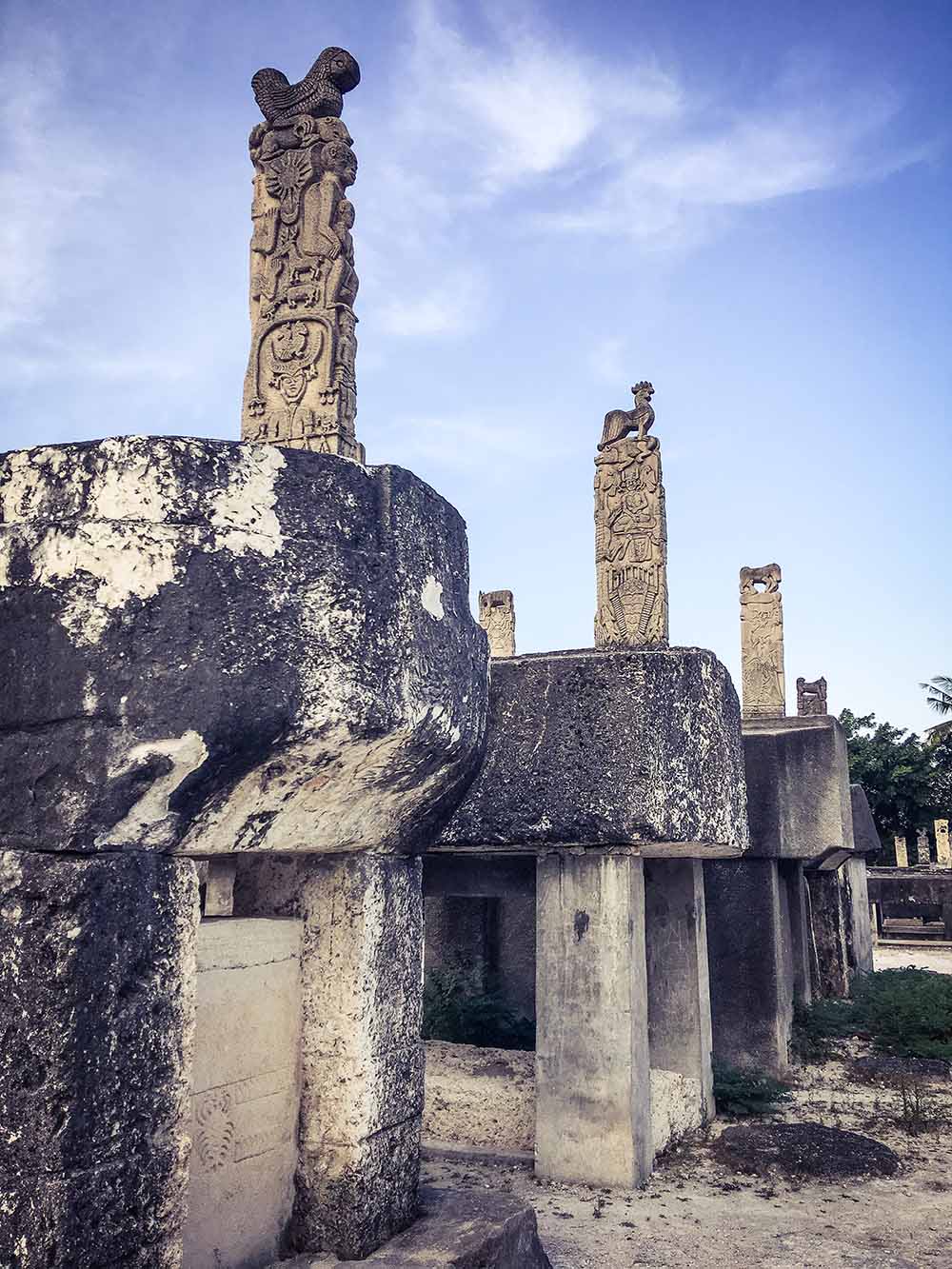 Villages mégalithiques et cérémonies– *Immersion au cœur des traditions ancestrales*