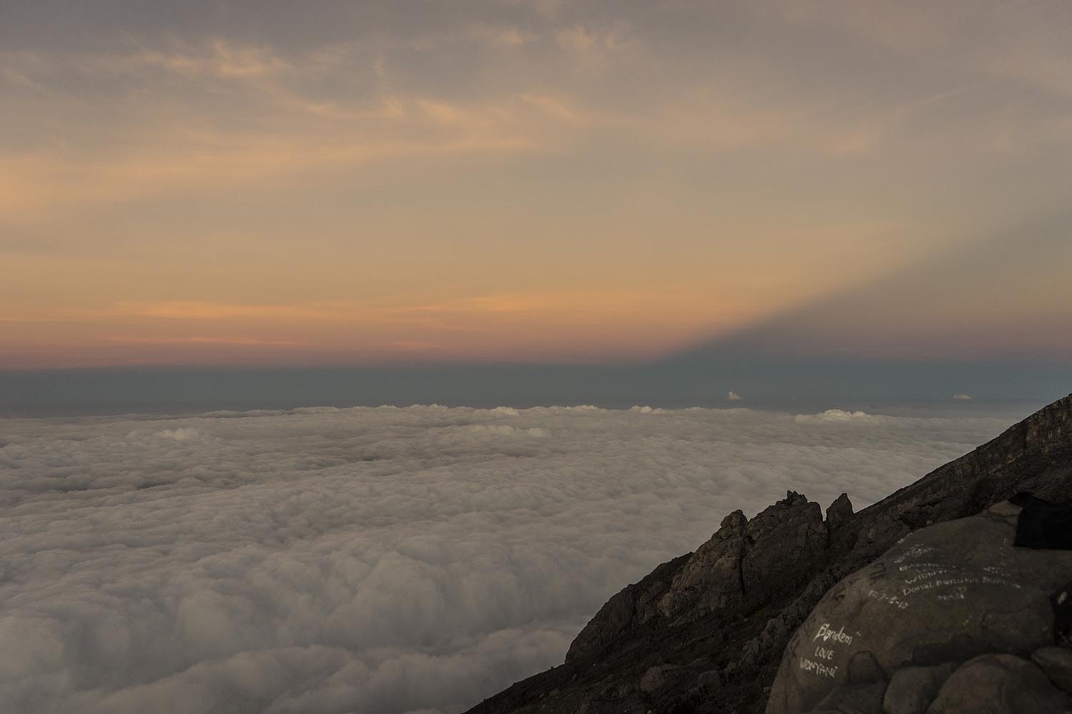 Lever de soleil sur l'Agung