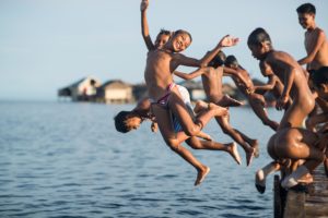 Enfants aux togean