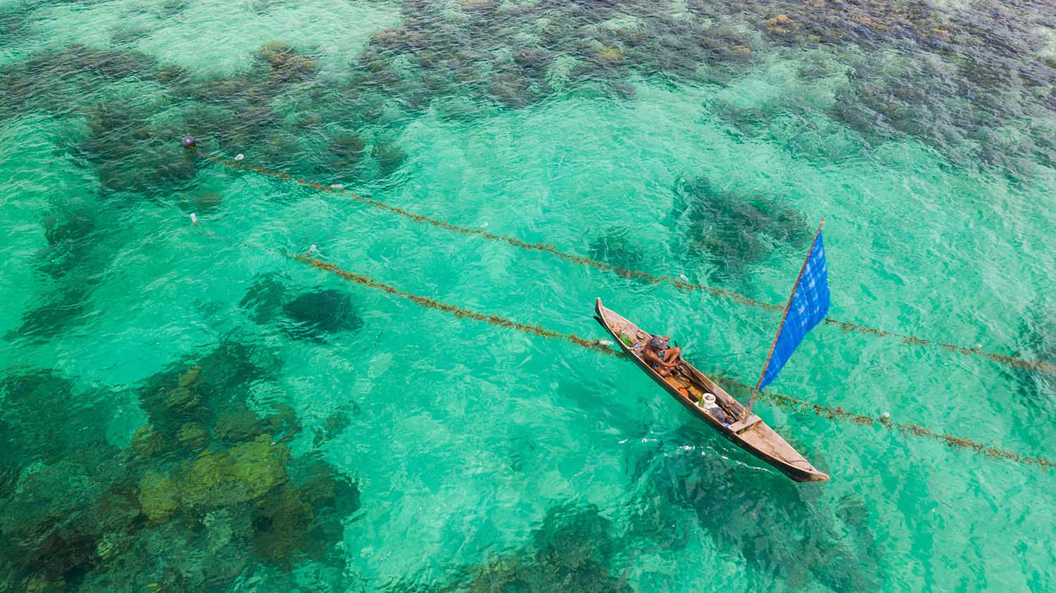 Bajau sur sa barque aux Togean